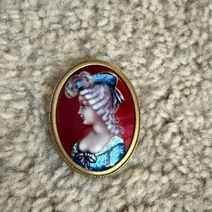 Vintage Cameo Brooch with Gold Trim